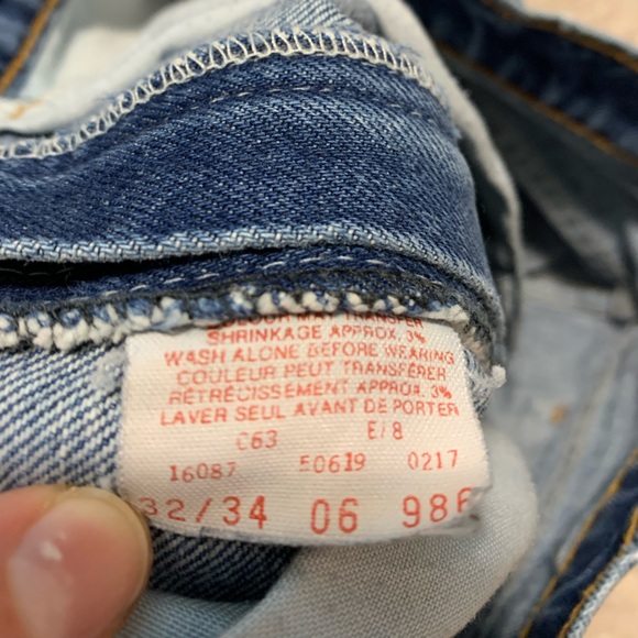 Vintage Levi’s Denim Medium/Dark Wash “Mom Short” Style - Picture 3 of 4
